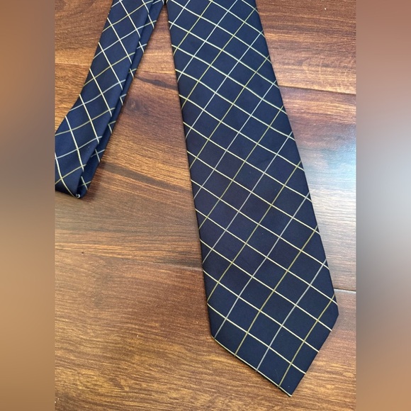 MARKS & SPENCER Navy and Gold Grid Tie - Picture 8 of 10